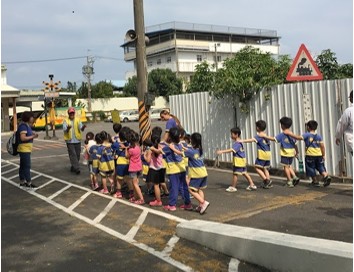 向日葵幼稚園交通安全週戶外教學